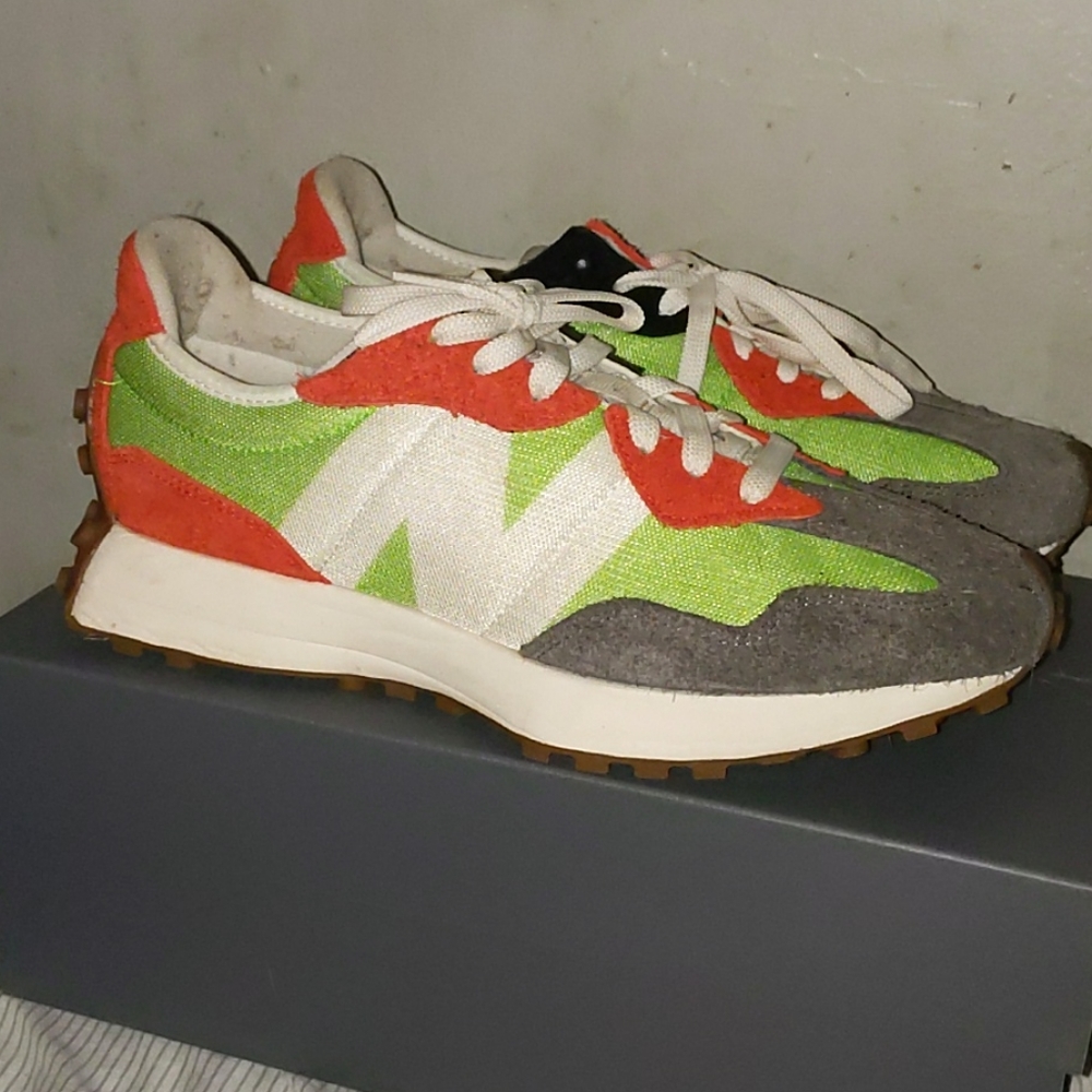 New Balance 327